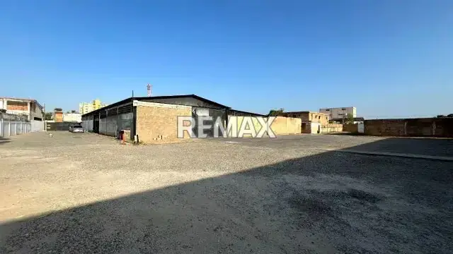 2 GALPONES EN UN MISMO TERRENO EN LA CIRCUNVALACIÓN 2