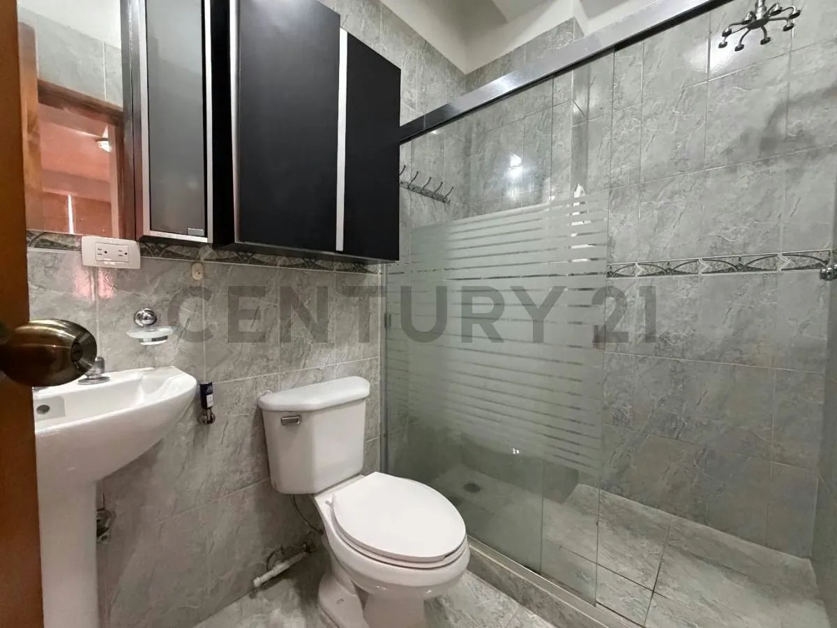 En alquiler Apartamento en la Avenida Bolívar de Lechería - 11