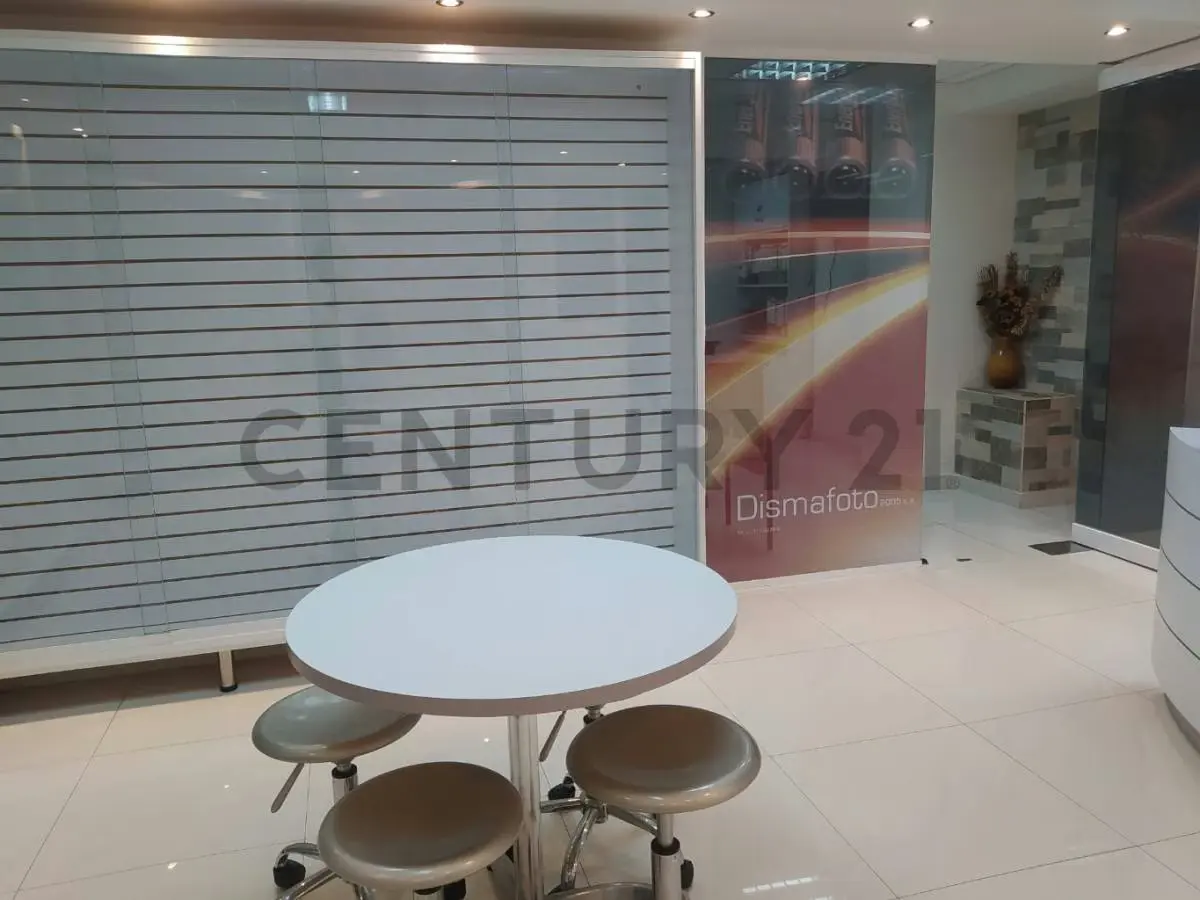 Amplia oficina con deposito en PB TC - 4