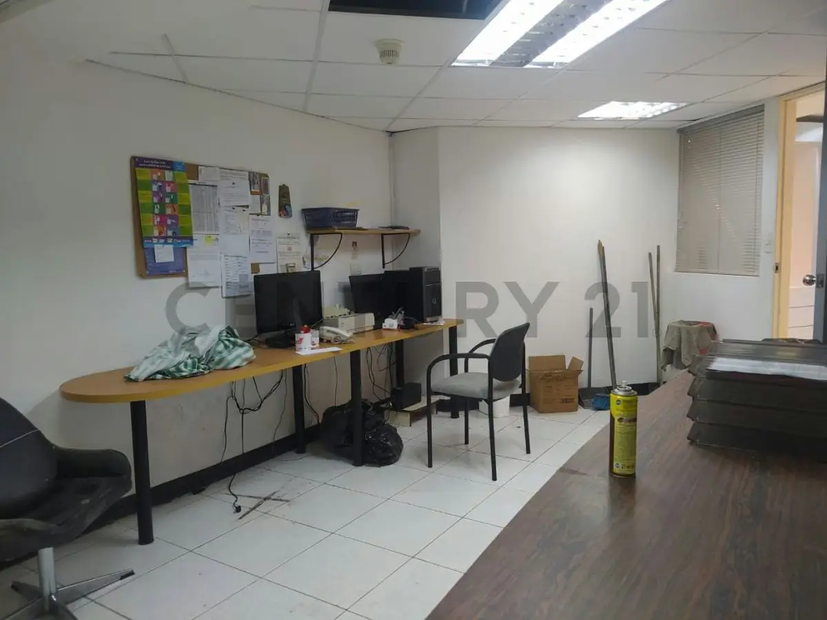 Amplia oficina con deposito en PB TC - 8