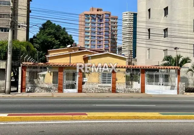 VENTA CASA CON TERRENO EN LA AV- MILAGRO