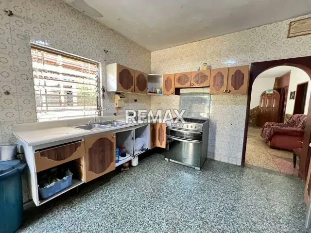 VENTA CASA CON TERRENO EN LA AV- MILAGRO - 11