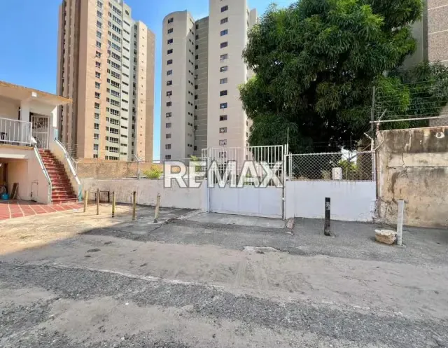 VENTA CASA CON TERRENO EN LA AV- MILAGRO - 9