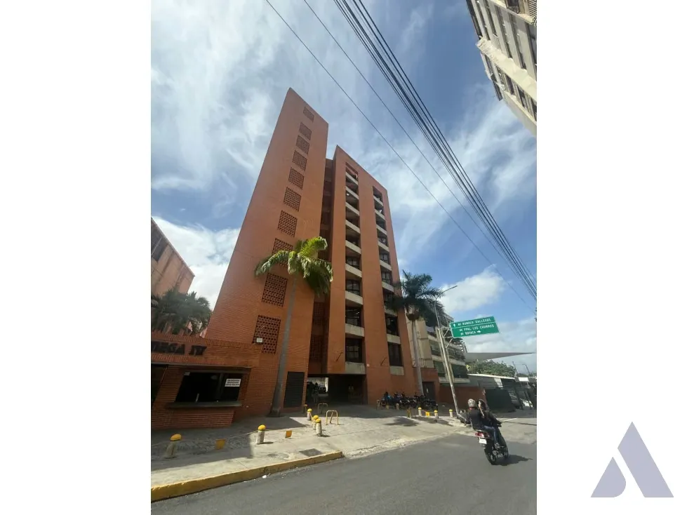 Se alquila oficina 141m2 Los Dos Caminos 8612 - 12