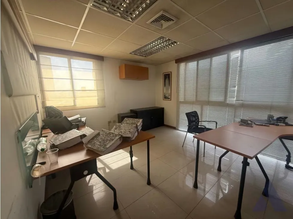 Se alquila oficina 141m2 Los Dos Caminos 8612 - 9