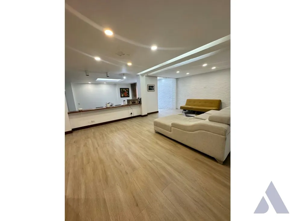 Vendo casa en calle cerrada 309m2 Lomas de Prados del Este 9015 - 2