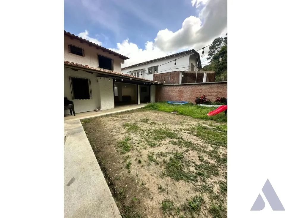 Vendo casa en calle cerrada 309m2 Lomas de Prados del Este 9015 - 12