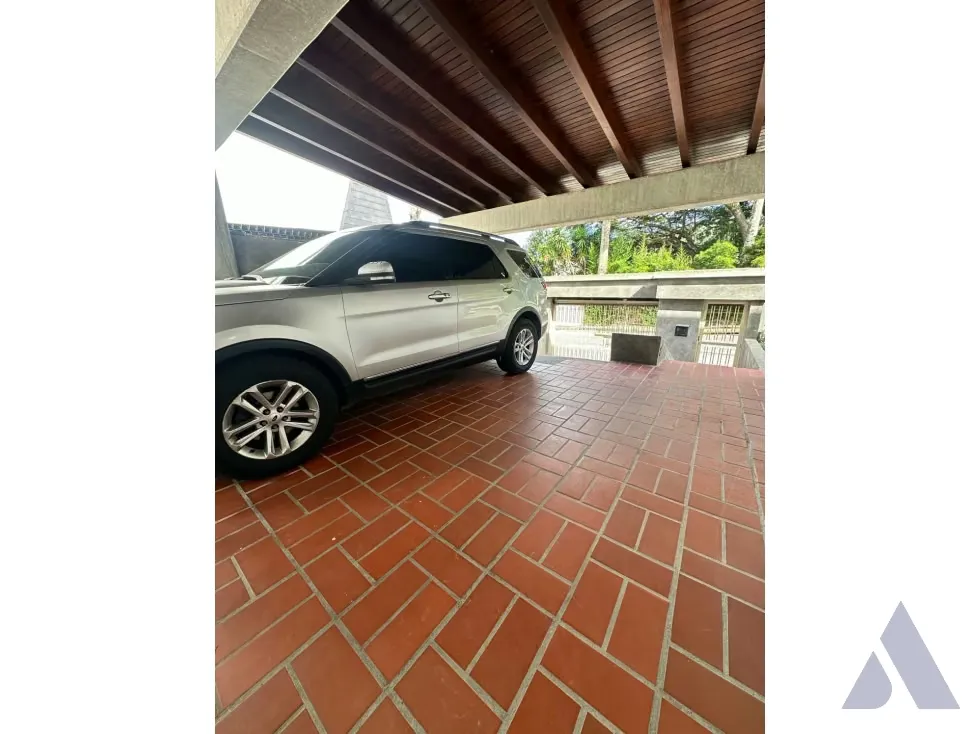 Vendo casa en calle cerrada 309m2 Lomas de Prados del Este 9015 - 14