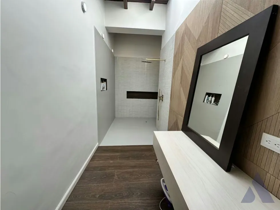 Vendo casa en calle cerrada 309m2 Lomas de Prados del Este 9015 - 7