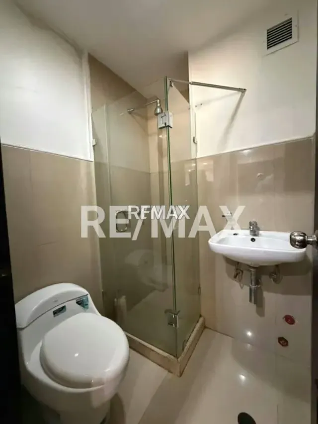 Apartamento en Edif. La Esmeralda - 8