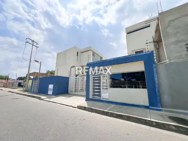Town house en gris en venta en el Conjunto Residencial Terrazas del Lago, Cabimas