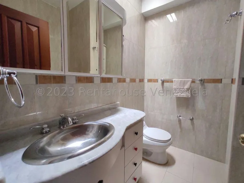 Casa (Multipes Niveles) en Venta en Colinas del Tamanaco, Distrito Metropolitano - 33