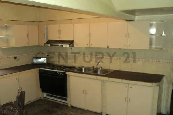 Casa Antigua en Venta. El Paraiso. Am - 3