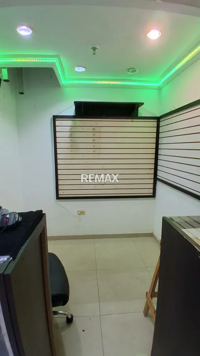 LOCAL EN VENTA C.C GRAN BAZAR - 4
