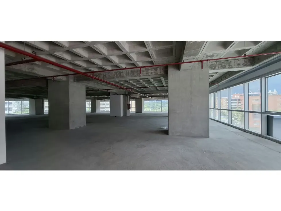 Venta Oficina en Obra Gris en Centro Empresarial La esmeralda Bella - 3