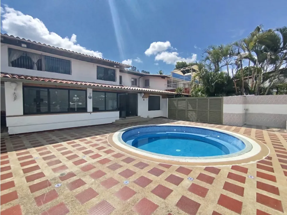 Amplia Y Hermosa Casa En Venta En Prados Del Este 619mts/3h+s/5b+s/6pe - 8