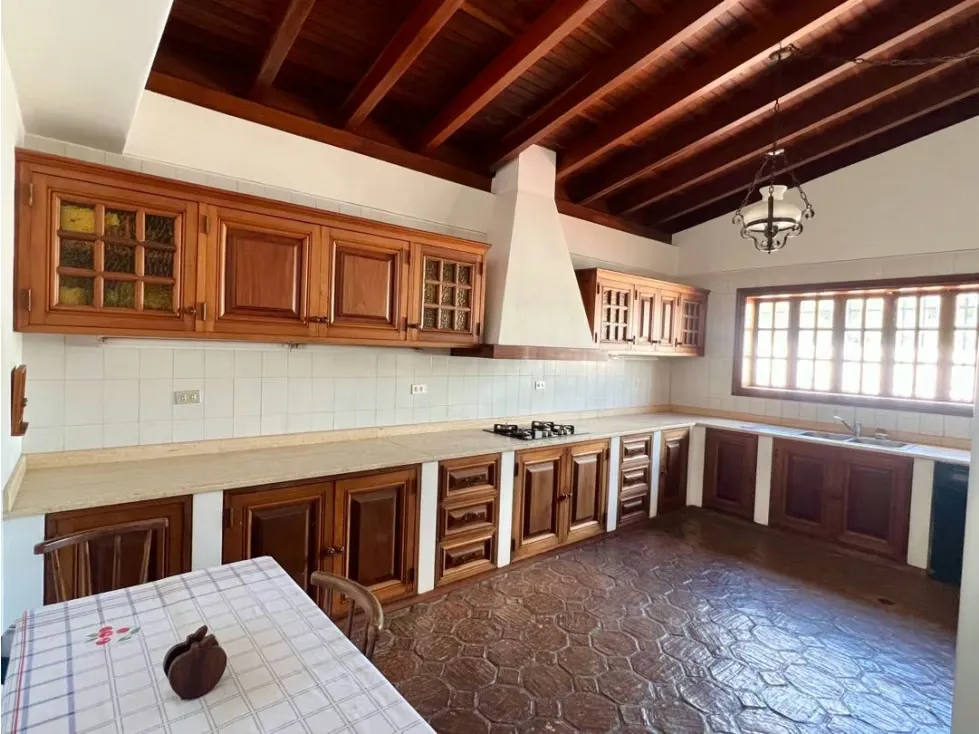 En Venta Casa en calle cerrada Alto Hatillo 4.000m2. Caracas - 17