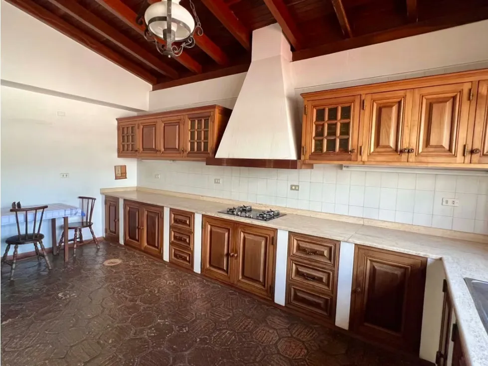 En Venta Casa en calle cerrada Alto Hatillo 4.000m2. Caracas - 19