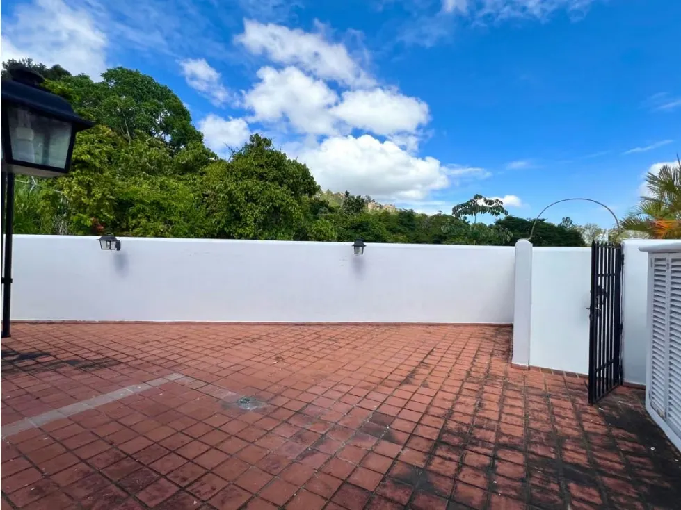 En Venta Casa en calle cerrada Alto Hatillo 4.000m2. Caracas - 21
