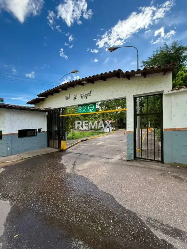 En venta Amplia Casa de 2 Niveles en Conjunto Residencial El Trigal, La Guayana