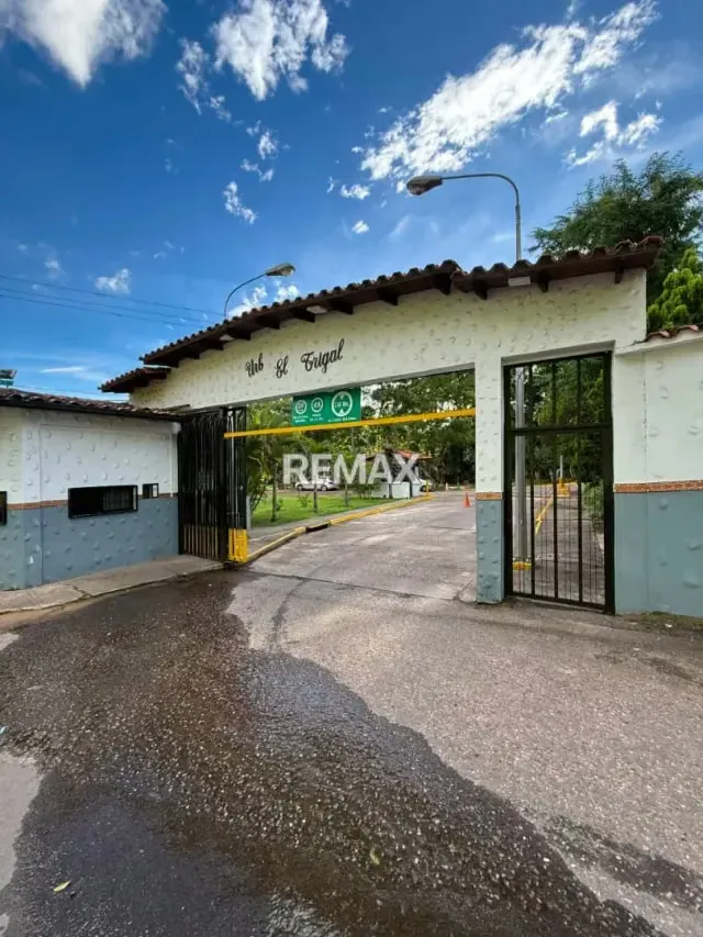 En venta Amplia Casa de 2 Niveles en Conjunto Residencial El Trigal, La Guayana
