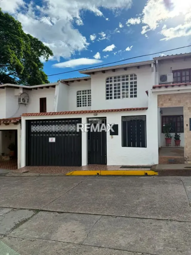 En venta Amplia Casa de 2 Niveles en Conjunto Residencial El Trigal, La Guayana - 3