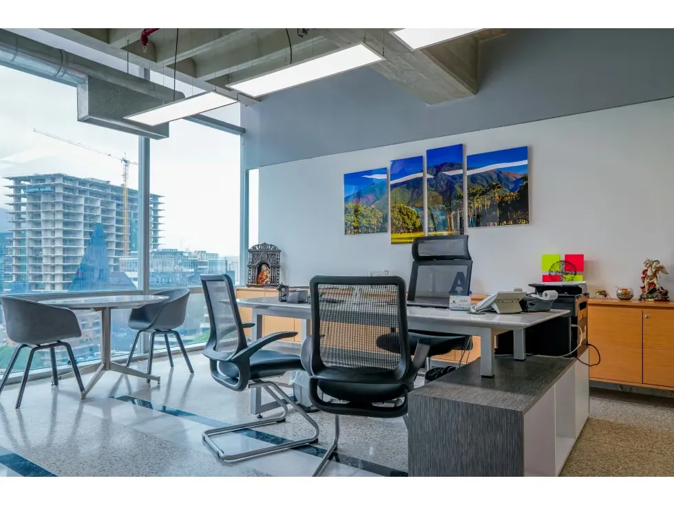 EN VENTA MODERNA OFICINA EN LAS MERCEDES CON VISTA AL AVILA Anma - 13