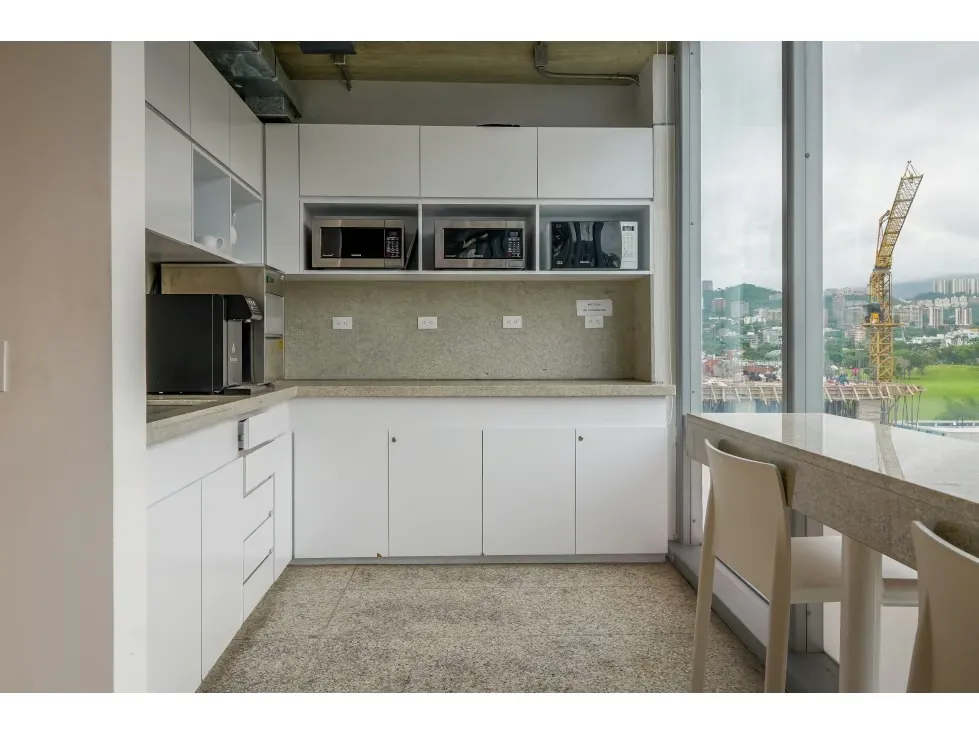 EN VENTA MODERNA OFICINA EN LAS MERCEDES CON VISTA AL AVILA Anma - 16