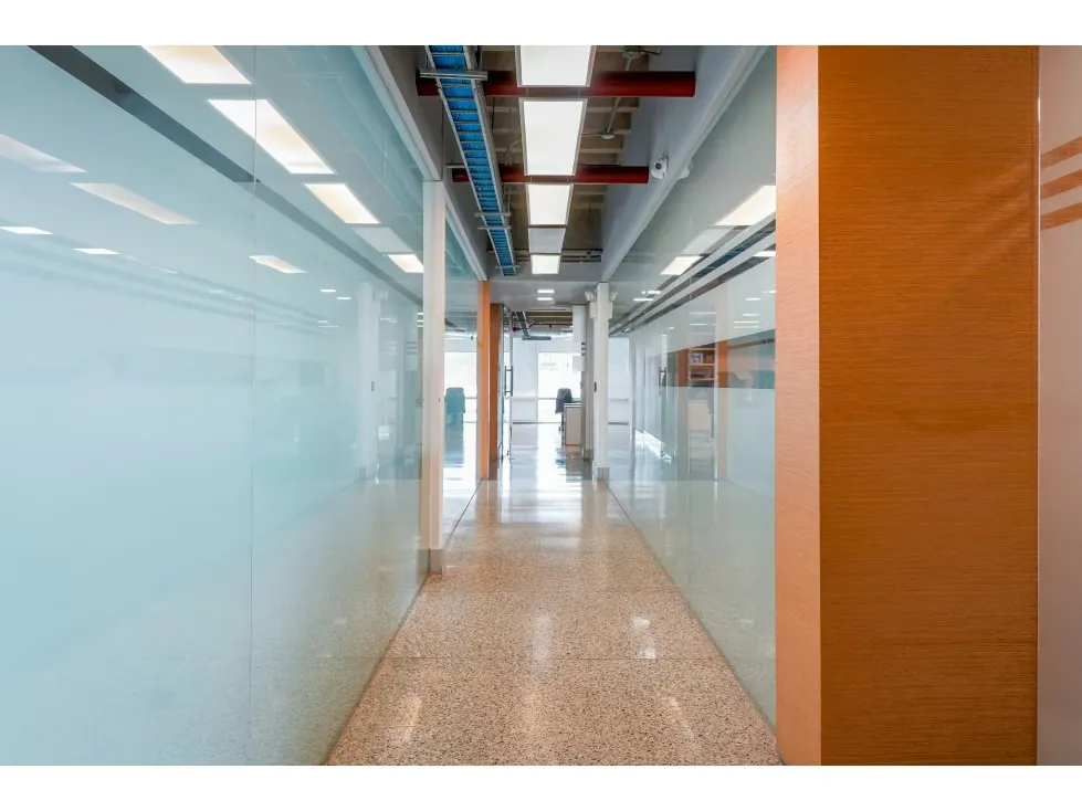 EN VENTA MODERNA OFICINA EN LAS MERCEDES CON VISTA AL AVILA Anma - 19