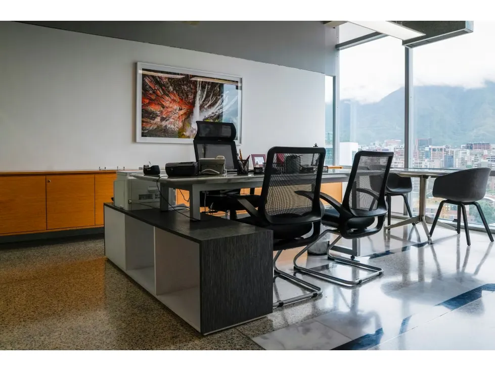 EN VENTA MODERNA OFICINA EN LAS MERCEDES CON VISTA AL AVILA Anma - 8