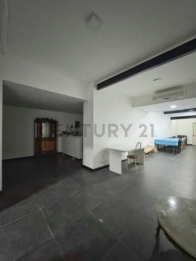 Propiedad Comercial y Residencial en Venta - Urbanización Altamira - 17