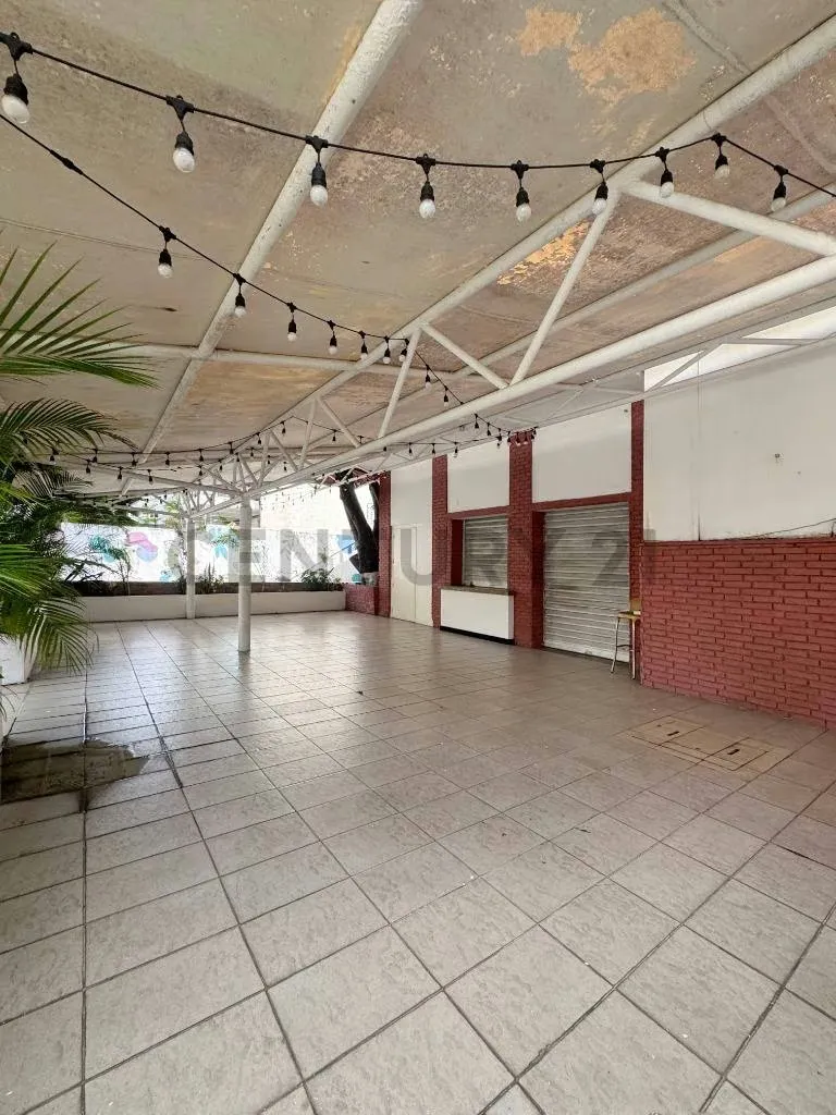 Propiedad Comercial y Residencial en Venta - Urbanización Altamira - 22