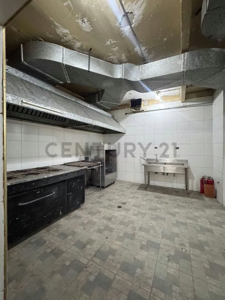 Propiedad Comercial y Residencial en Venta - Urbanización Altamira - 23
