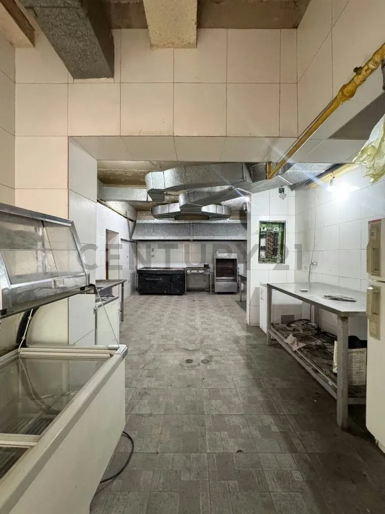 Propiedad Comercial y Residencial en Venta - Urbanización Altamira - 24