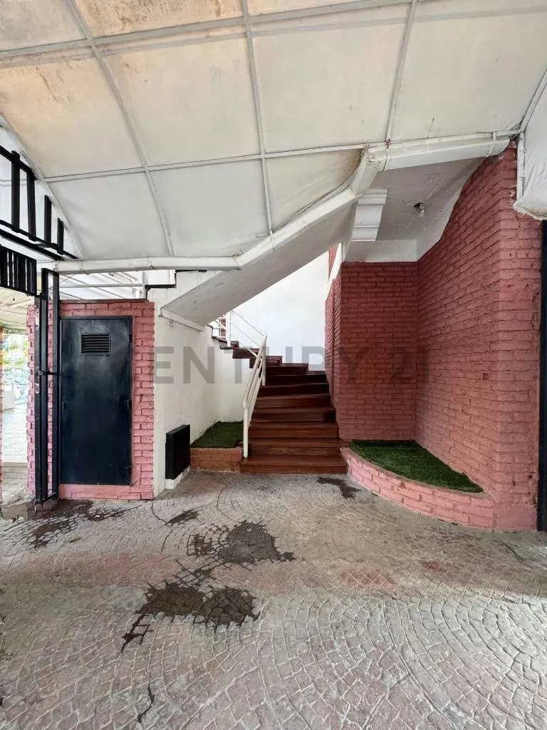 Propiedad Comercial y Residencial en Venta - Urbanización Altamira - 25