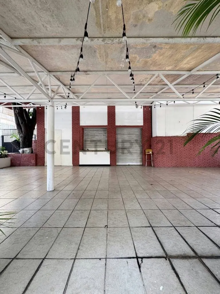 Propiedad Comercial y Residencial en Venta - Urbanización Altamira - 26