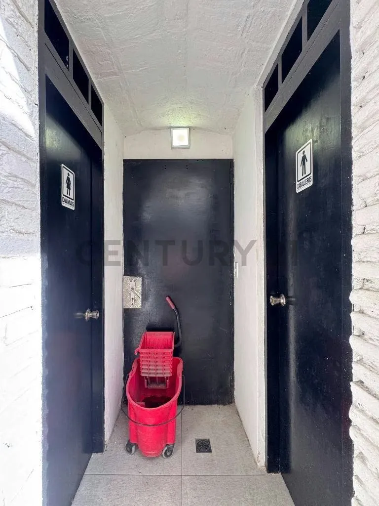 Propiedad Comercial y Residencial en Venta - Urbanización Altamira - 3