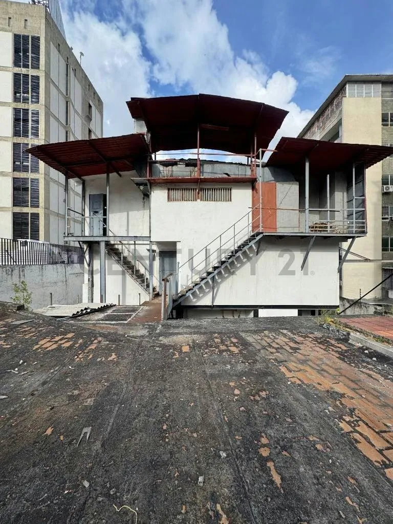 Propiedad Comercial y Residencial en Venta - Urbanización Altamira - 8