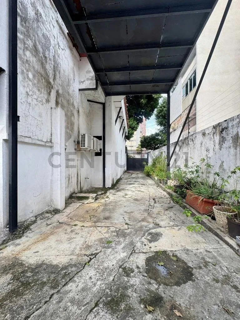 Propiedad Comercial y Residencial en Venta - Urbanización Altamira - 9