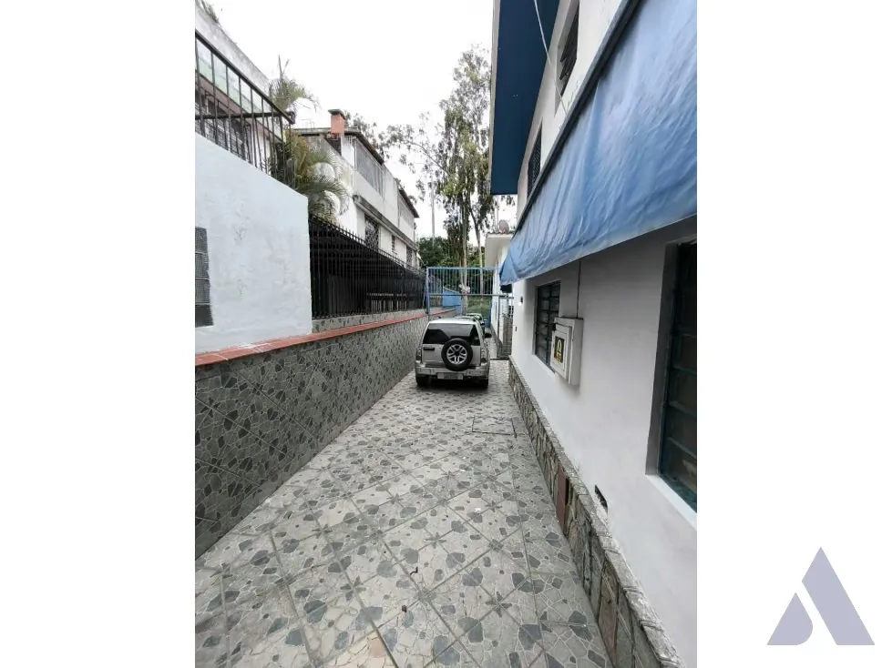 Vendo casa duplex original 245m2 La California Sur 4110 - 7