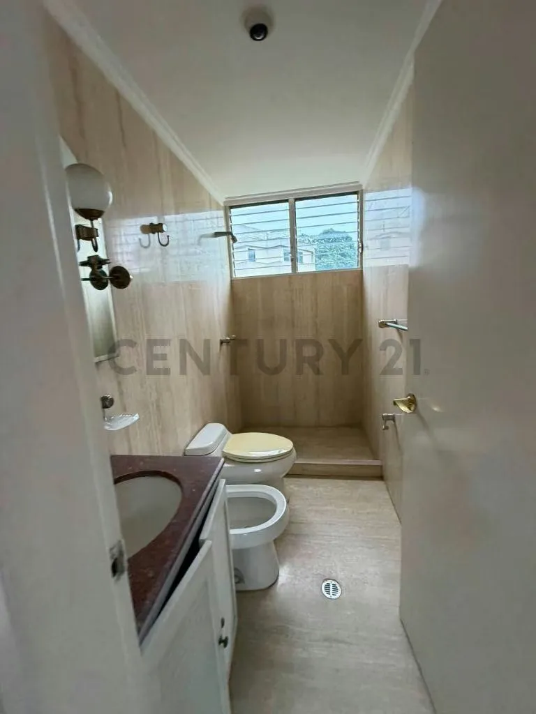 ESPECTACULAR PENTHOUSE DÚPLEX CON ANEXO INDEPENDIENTE EN URB. MIRANDA - 38