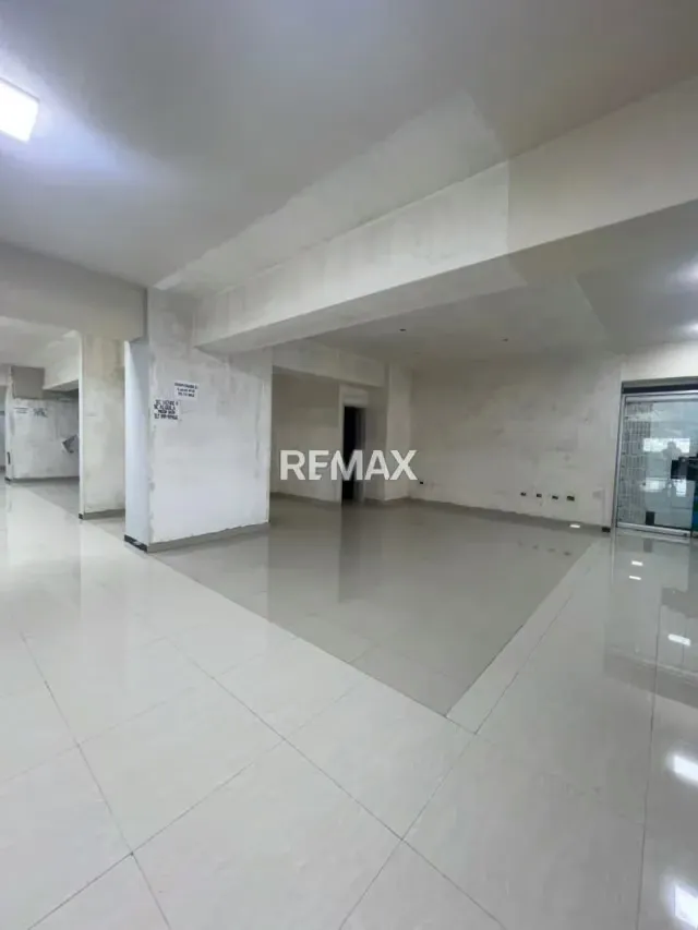 ¡EL ESPACIO IDEAL PARA CONSOLIDAR TU NEGOCIO EN MARACAY! EN VENTA LOCAL COMERCIAL. - 3