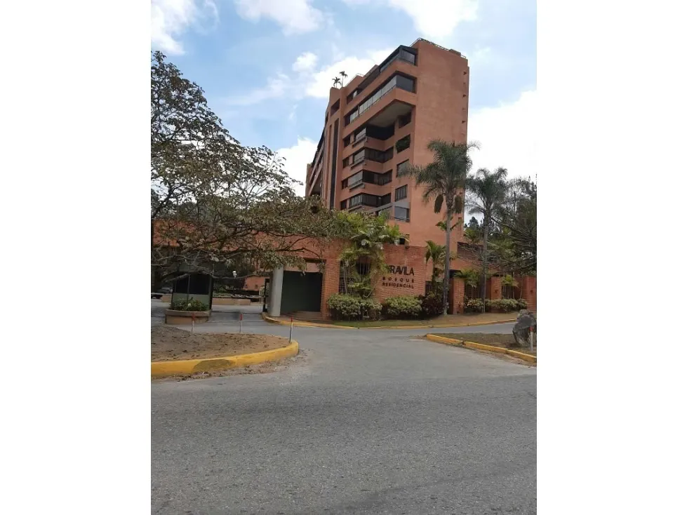 Venta PH La Tahona 3 niveles 574 m2 aprox. 6H, 8B, 5E, 1M. Pozo Agua