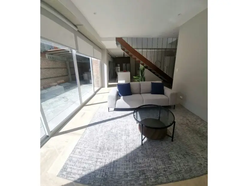 Alquilo PB c/terraza 165m2 La Castellana 0622