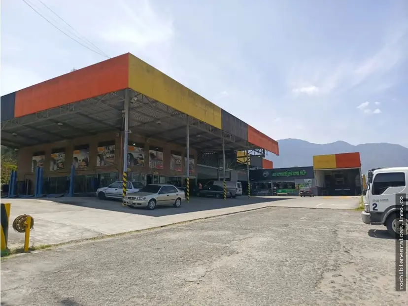 NODO COMERCIAL AUTOMOTRIZ 3.700 M2 | LAS FLORES GUARENAS