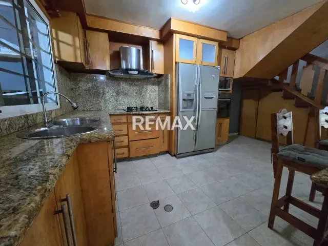 Casa semiamoblada en alquiler