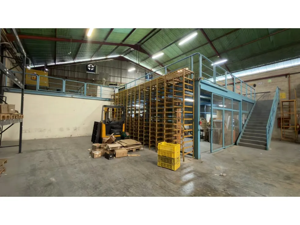 VENTA DE GALPÓN CON OFICINAS- ZONA INDUSTRIAL EL ENCANTADO - 4