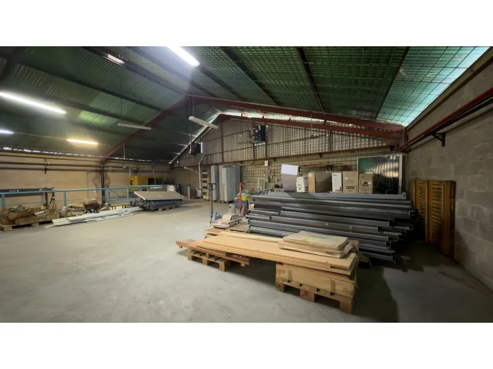 VENTA DE GALPÓN CON OFICINAS- ZONA INDUSTRIAL EL ENCANTADO - 5