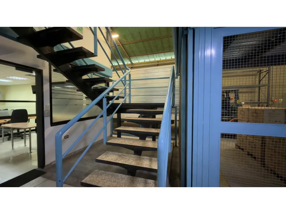 VENTA DE GALPÓN CON OFICINAS- ZONA INDUSTRIAL EL ENCANTADO - 10