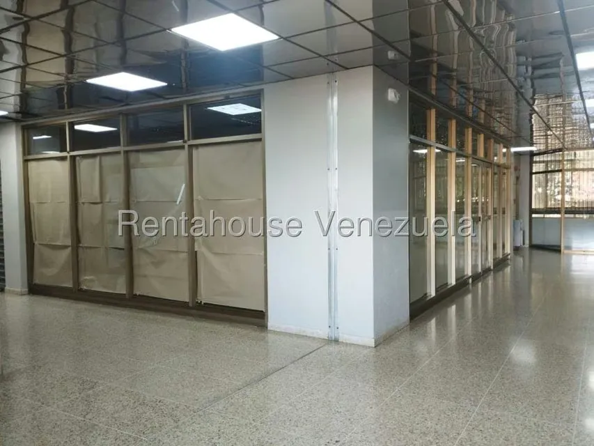 Local Comercial en Alquiler en La Tahona, Distrito Metropolitano - 4